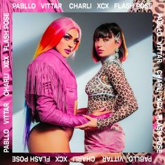 La star brésilienne Pabllo Vittar feat Charli XCX dans le clip « Flash Pose » !