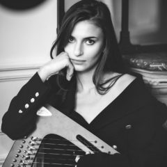Pauline Chagne dévoile le live acoustique de « Mélancolie Lolita », une semaine avant la sortie de son EP