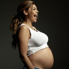 Nawell Madani : de retour sur scène, elle annonce sa grossesse !